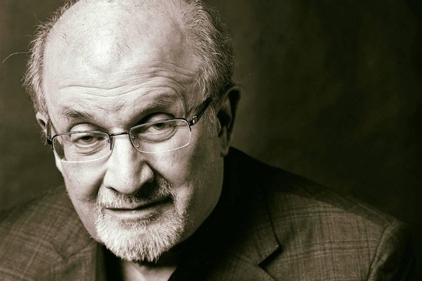 Súlyos sérülésekkel ápolják a megtámadott Salman Rushdie-t
