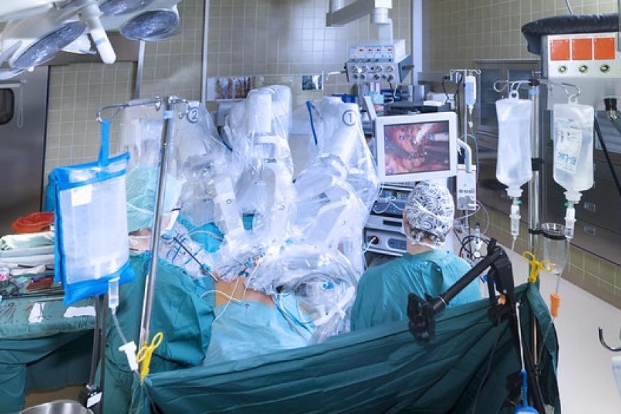 Robotokkal távolítanak el nőgyógyászati daganatokat Budapesten